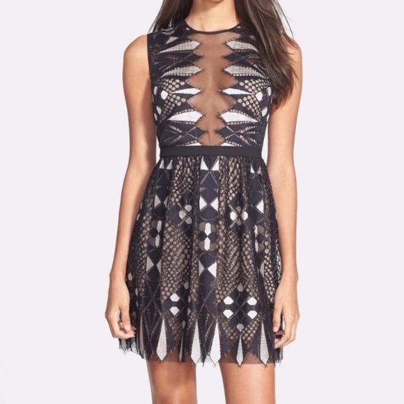 BCBGMaxAzria Dresses & Skirts - Bcbgmaxazria Kailey Mesh Dress Size 4